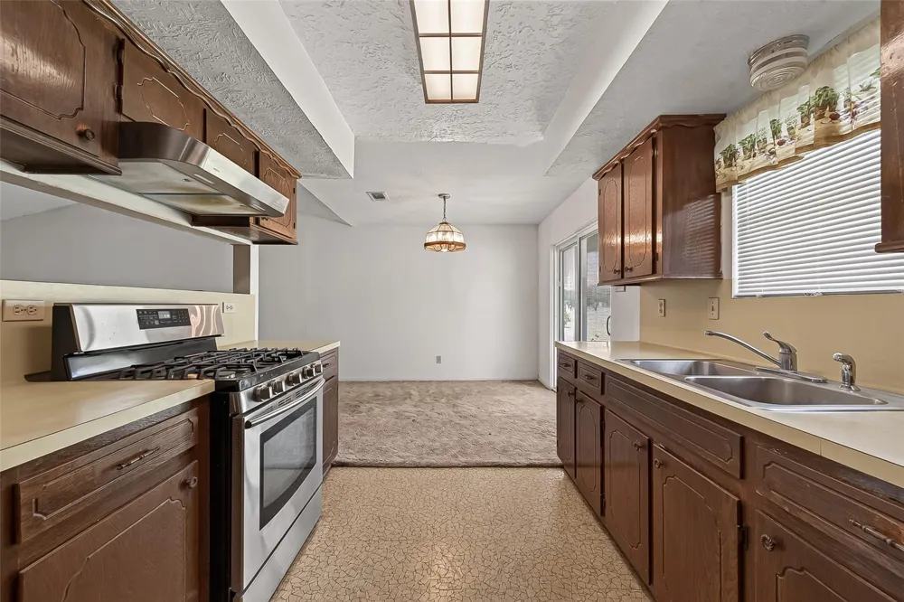 6623 Mildred Road Needville, TX 77461