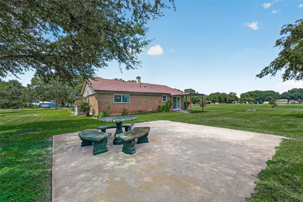 6623 Mildred Road Needville, TX 77461