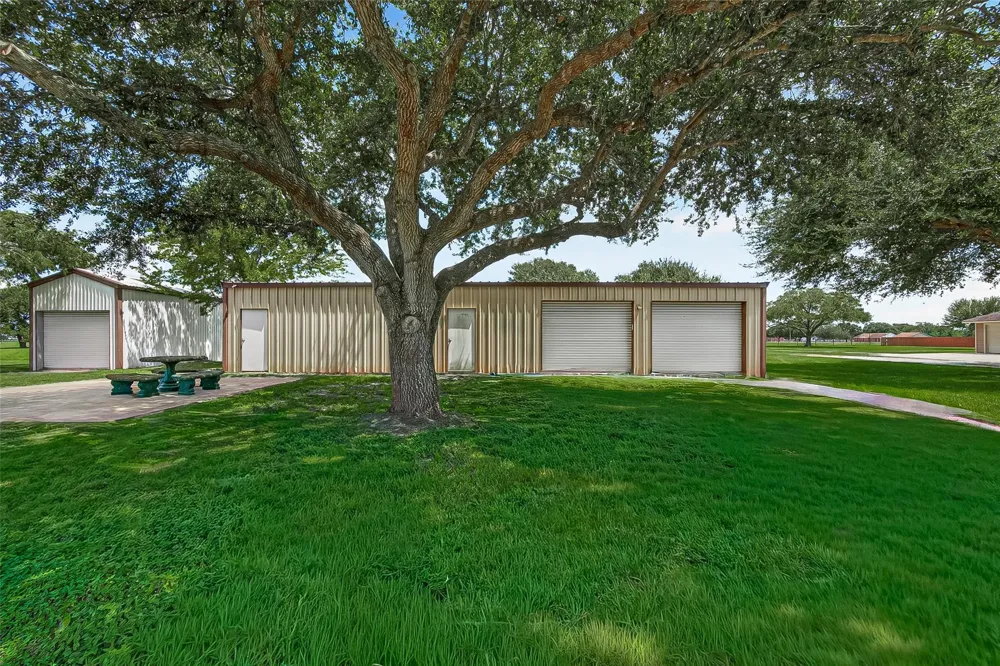 6623 Mildred Road Needville, TX 77461