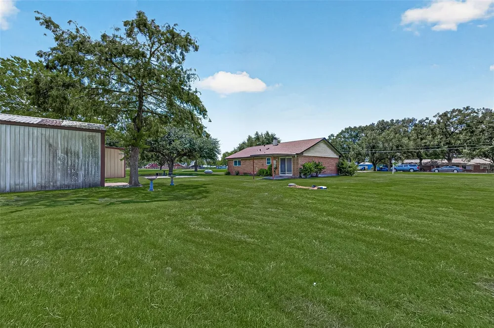 6623 Mildred Road Needville, TX 77461