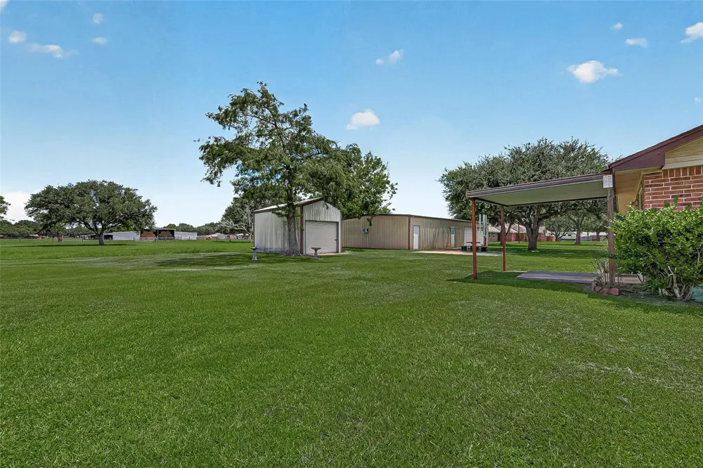 6623 Mildred Road Needville, TX 77461