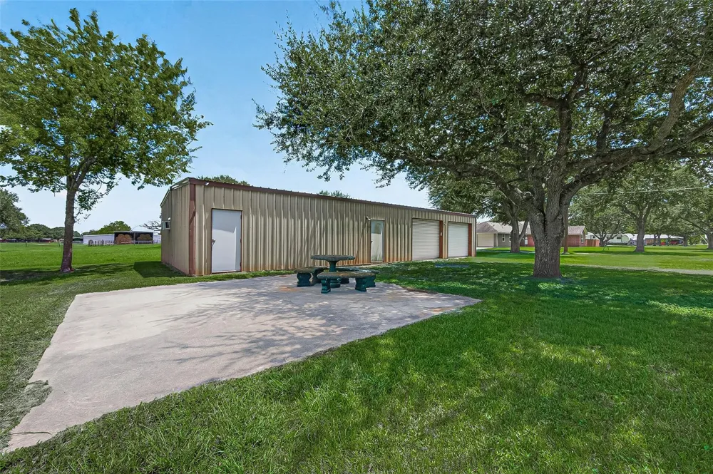 6623 Mildred Road Needville, TX 77461