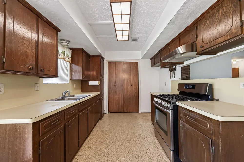 6623 Mildred Road Needville, TX 77461