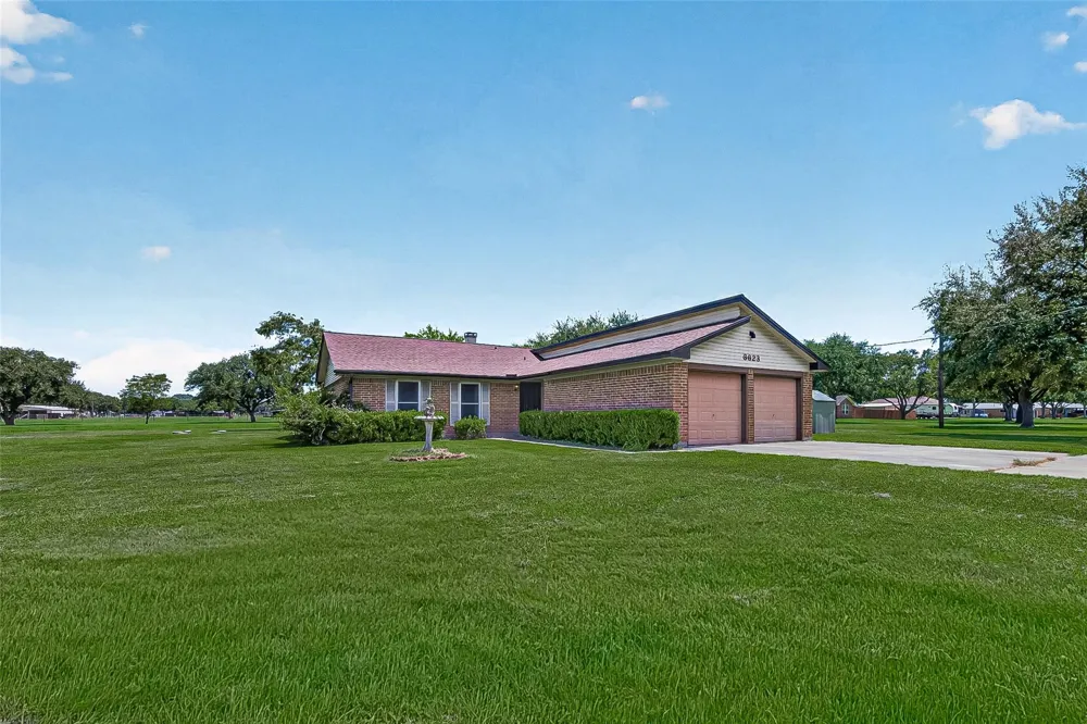 6623 Mildred Road Needville, TX 77461