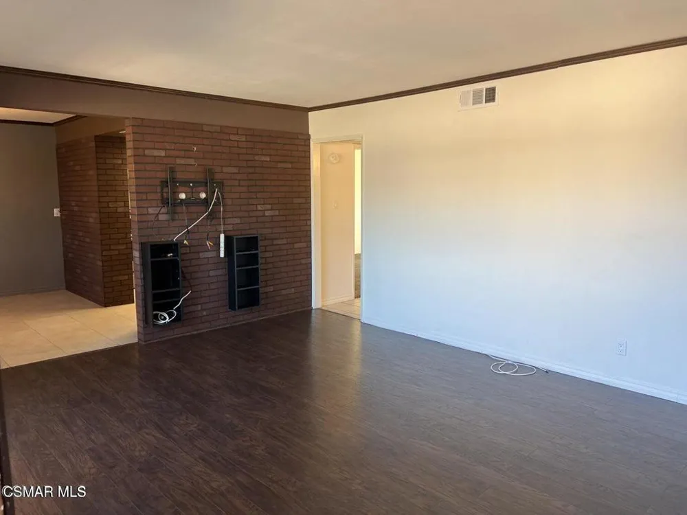 18617 Clark Street #4 Tarzana, CA 91356