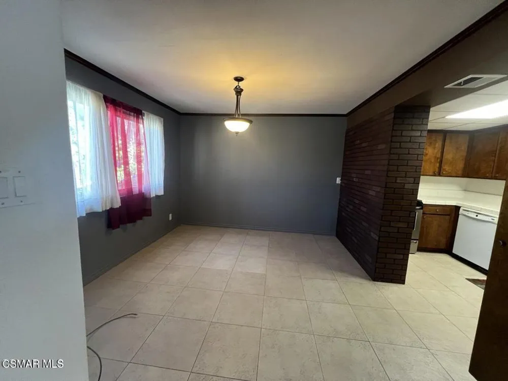 18617 Clark Street #4 Tarzana, CA 91356