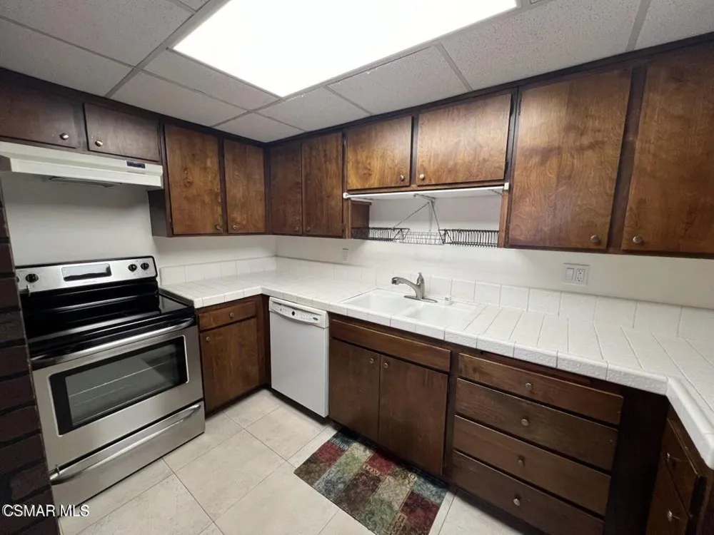 18617 Clark Street #4 Tarzana, CA 91356