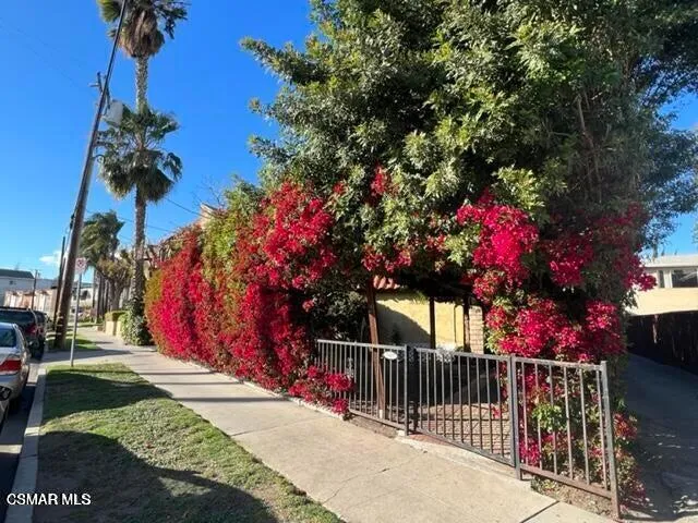 18617 Clark Street #4 Tarzana, CA 91356