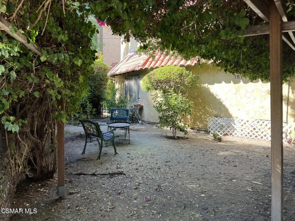 18617 Clark Street #4 Tarzana, CA 91356