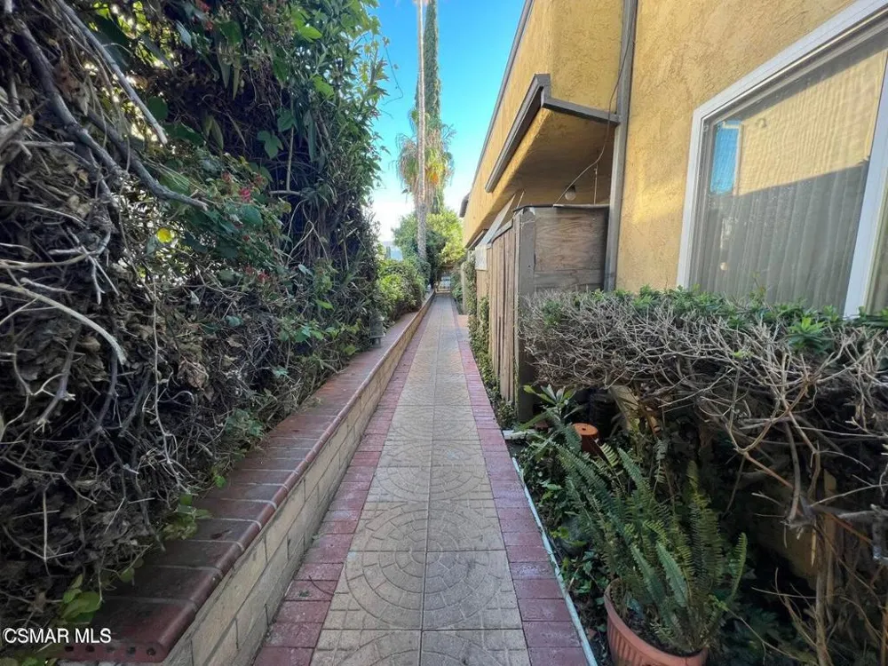 18617 Clark Street #4 Tarzana, CA 91356