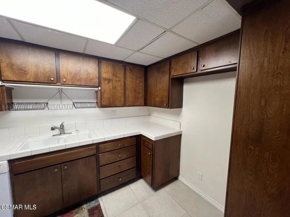 18617 Clark Street #4 Tarzana, CA 91356