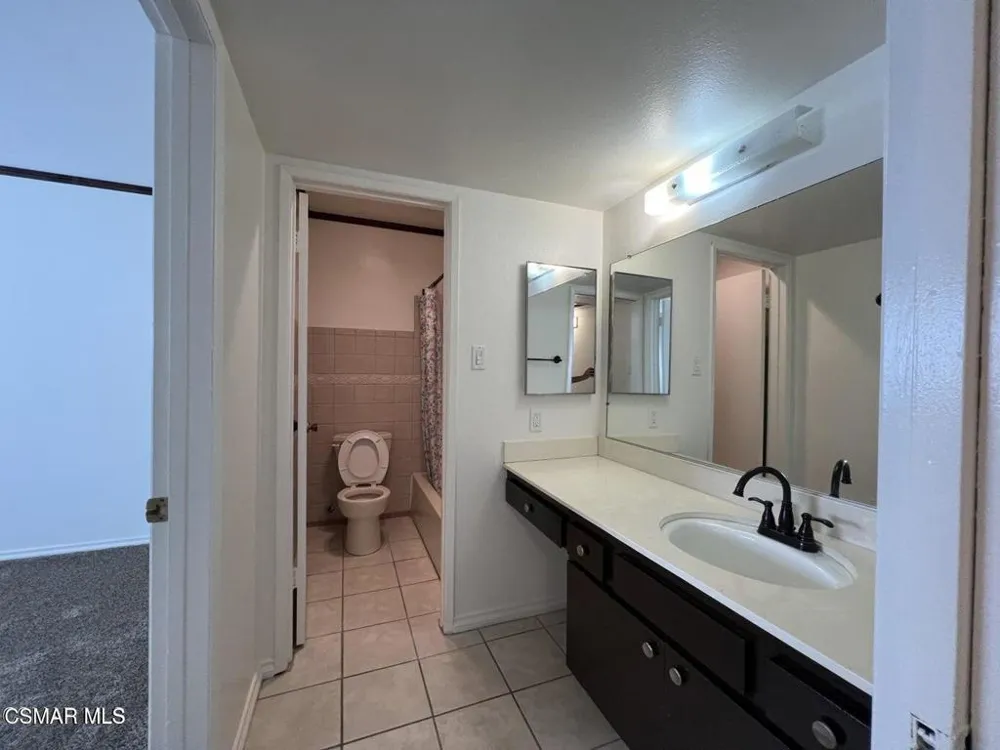 18617 Clark Street #4 Tarzana, CA 91356