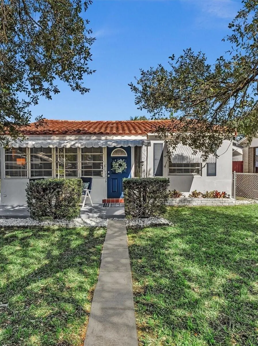 2539 CLEVELAND STREET Hollywood, FL 33020