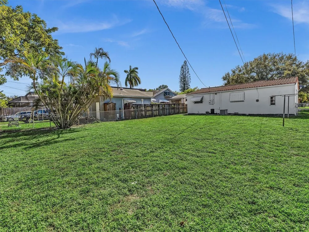 2539 CLEVELAND STREET Hollywood, FL 33020