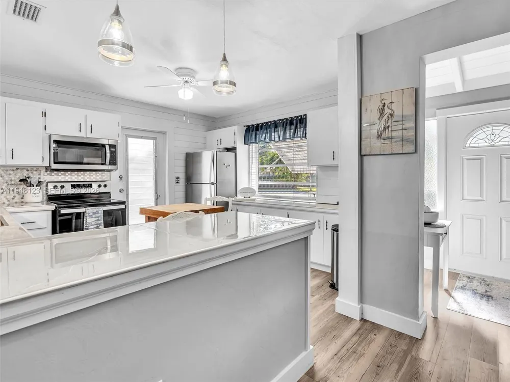 2539 CLEVELAND STREET Hollywood, FL 33020