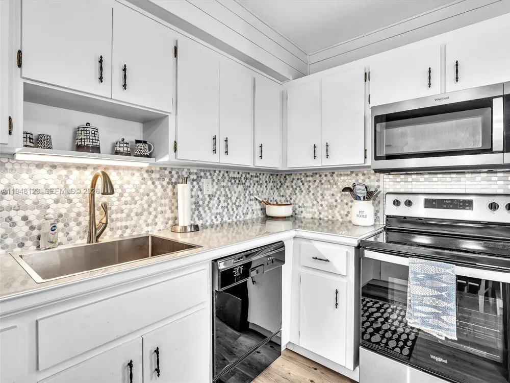 2539 CLEVELAND STREET Hollywood, FL 33020