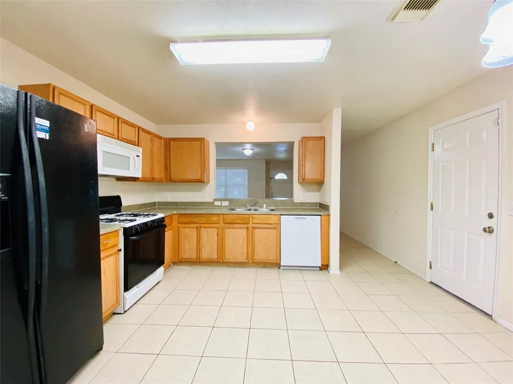 3319 Becker Glen Street Fresno, TX 77545