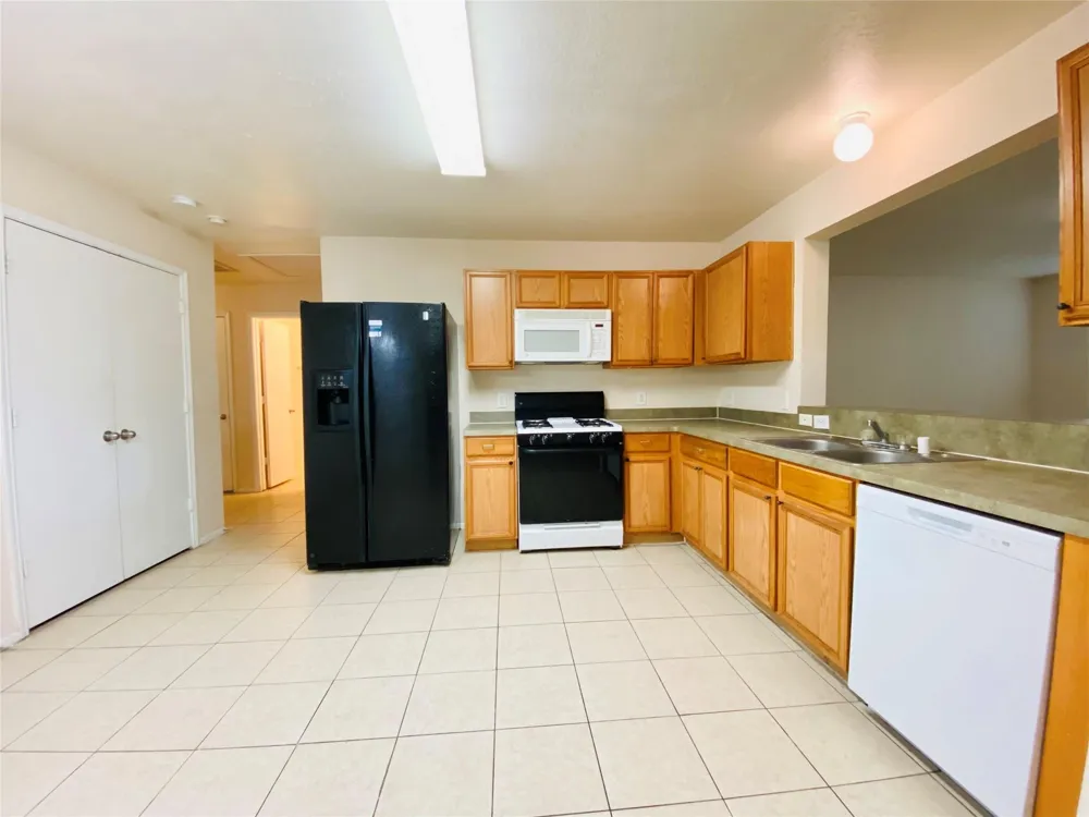 3319 Becker Glen Street Fresno, TX 77545