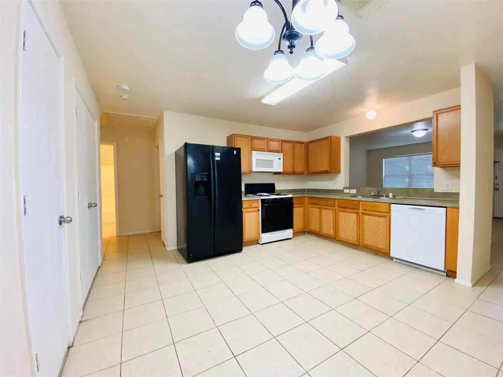 3319 Becker Glen Street Fresno, TX 77545