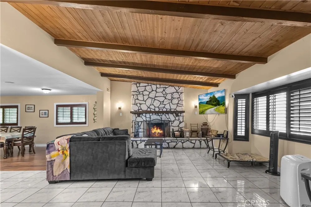 4337 Riverview Jurupa Valley, CA 92509