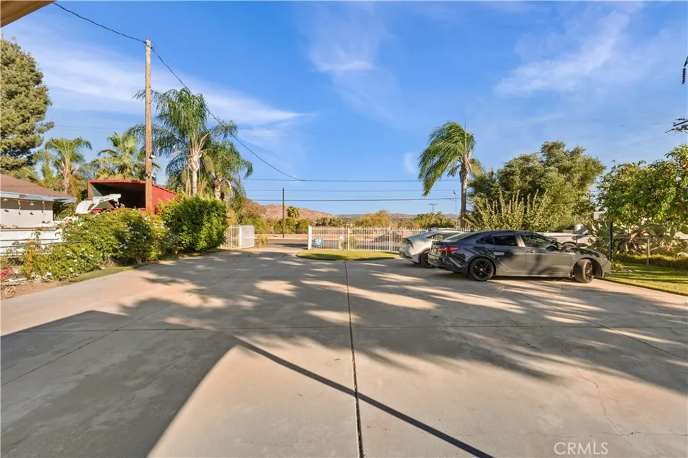 4337 Riverview Jurupa Valley, CA 92509