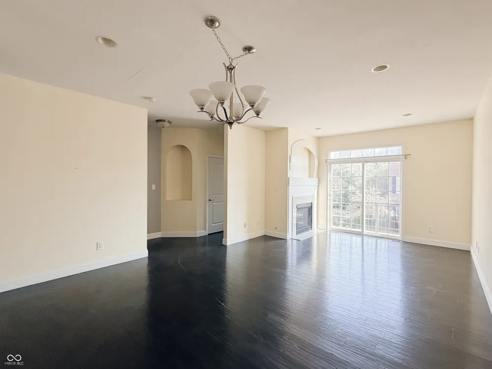11910 Riley Drive #4 Zionsville, IN 46077