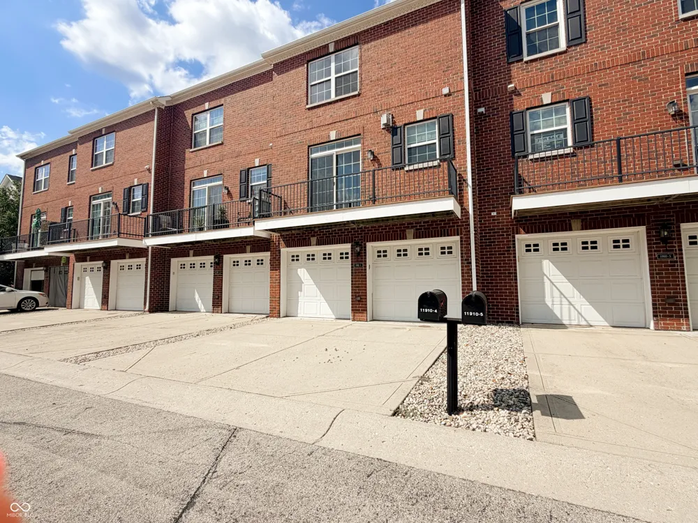 11910 Riley Drive #4 Zionsville, IN 46077