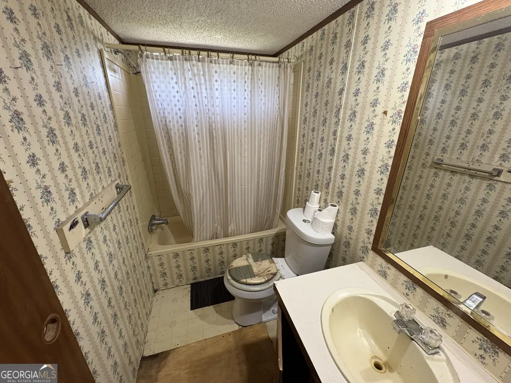 784 Lakeland DR Toccoa, GA 30577
