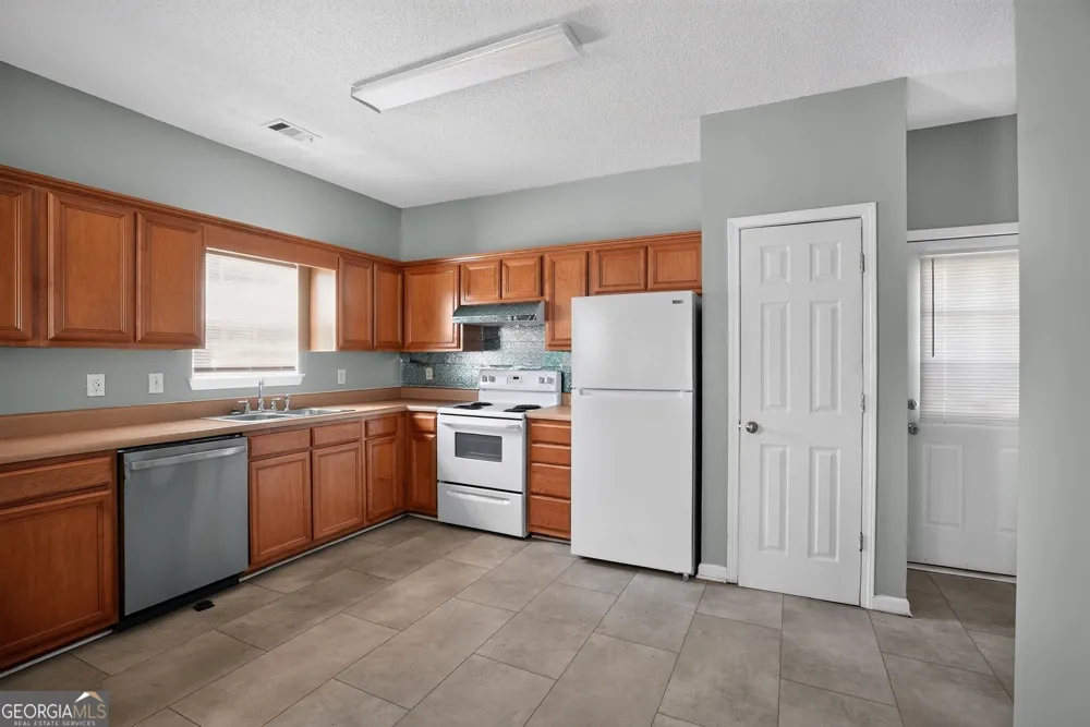 132 Hawkeye LN Conyers, GA 30012