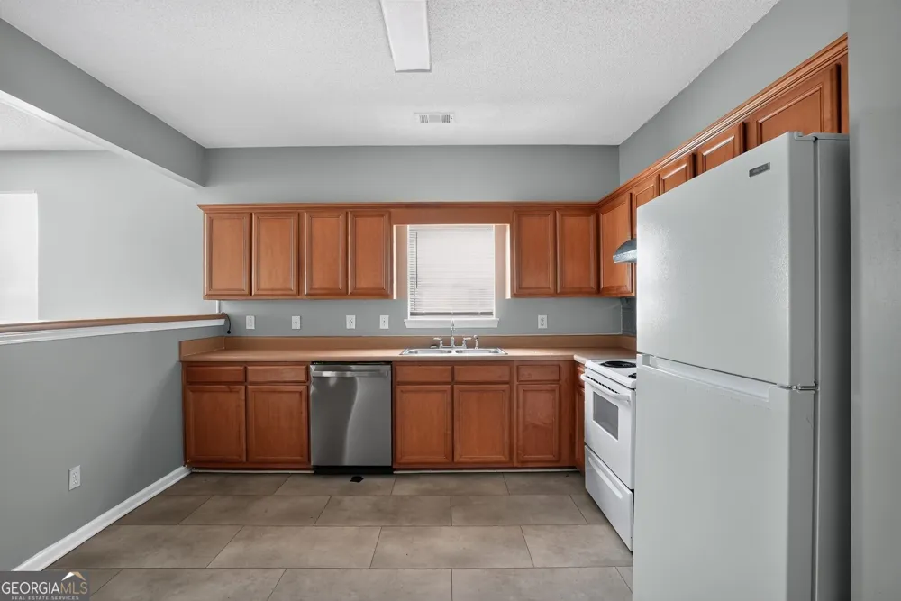 132 Hawkeye LN Conyers, GA 30012