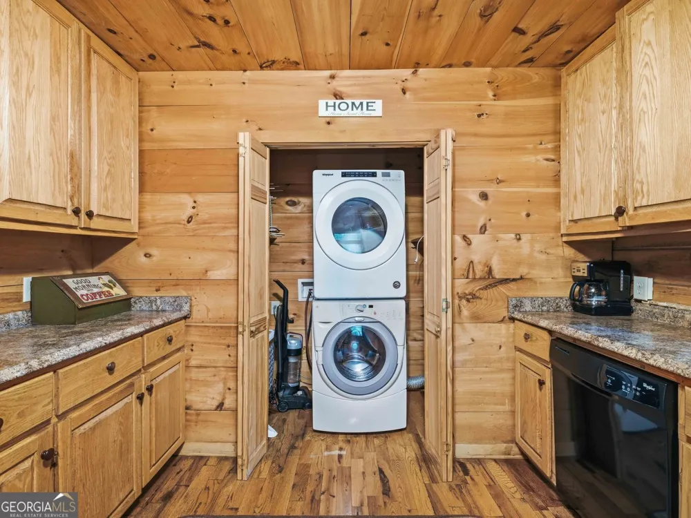 97 Eagles Nest RD Sautee Nacoochee, GA 30571
