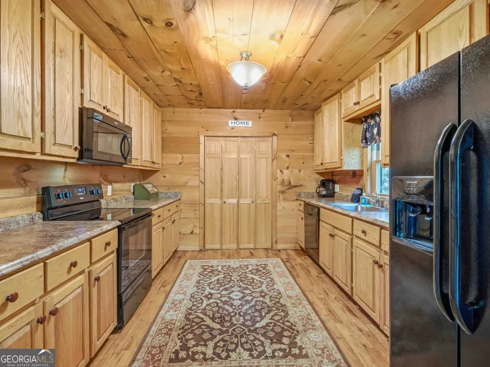97 Eagles Nest RD Sautee Nacoochee, GA 30571