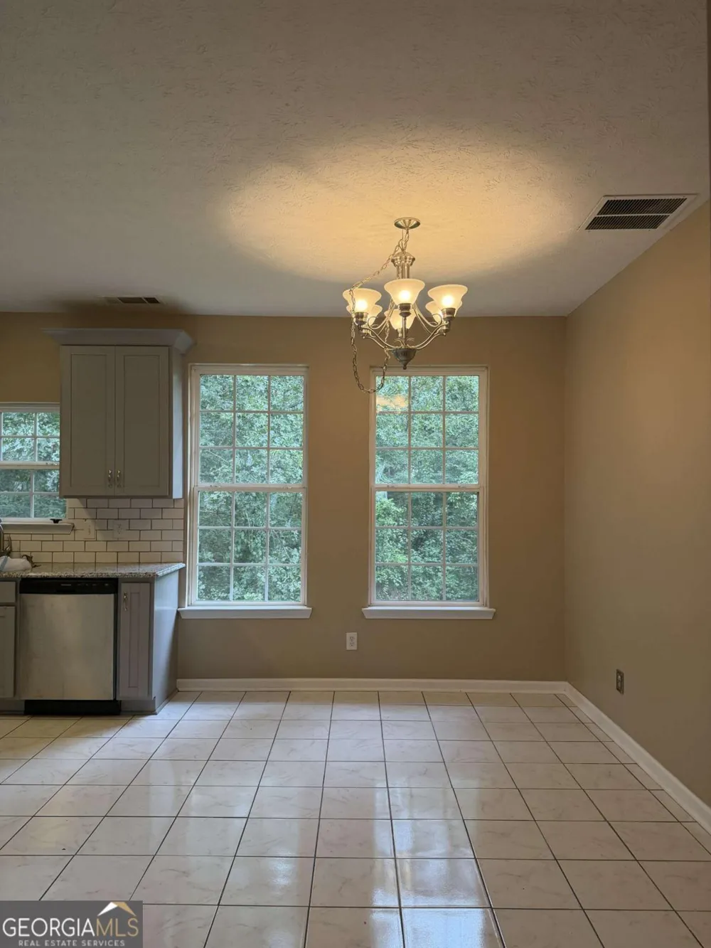 92 Timber Ridge DR Cartersville, GA 30121