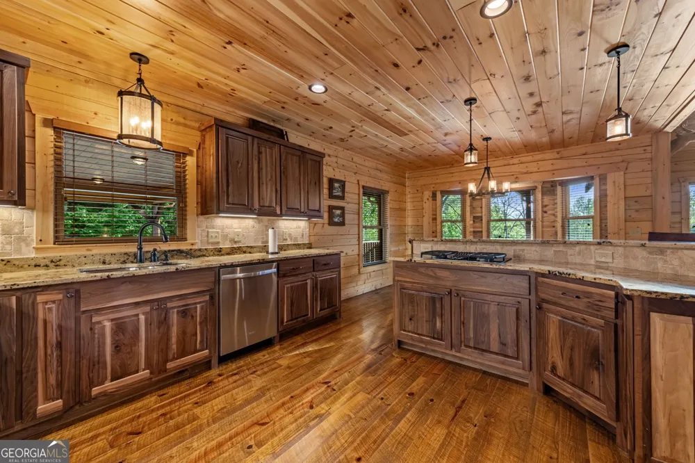460 Wikle DR Ellijay, GA 30540