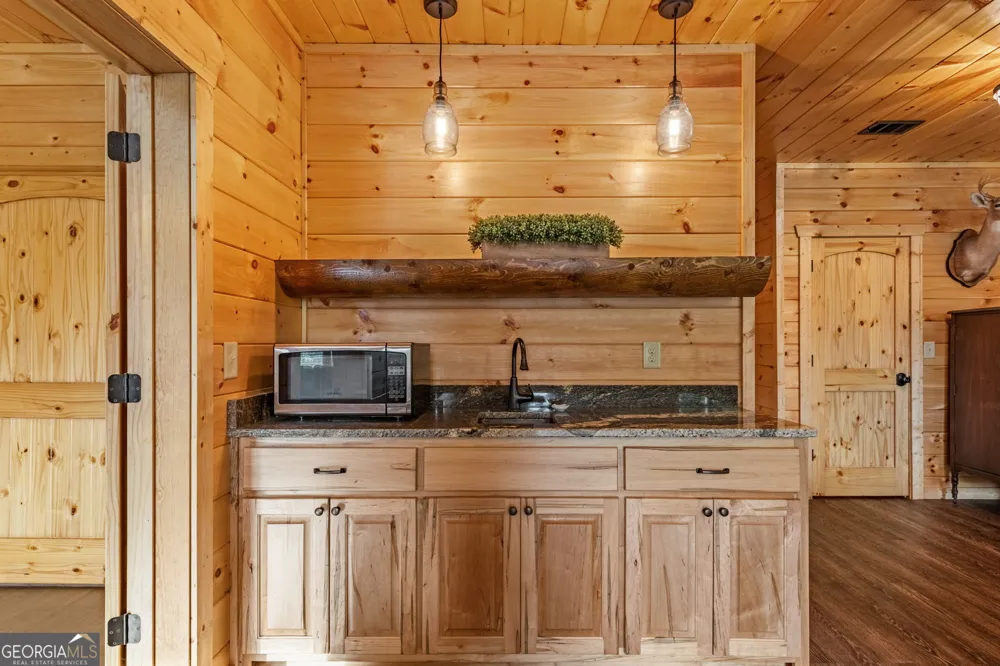 460 Wikle DR Ellijay, GA 30540