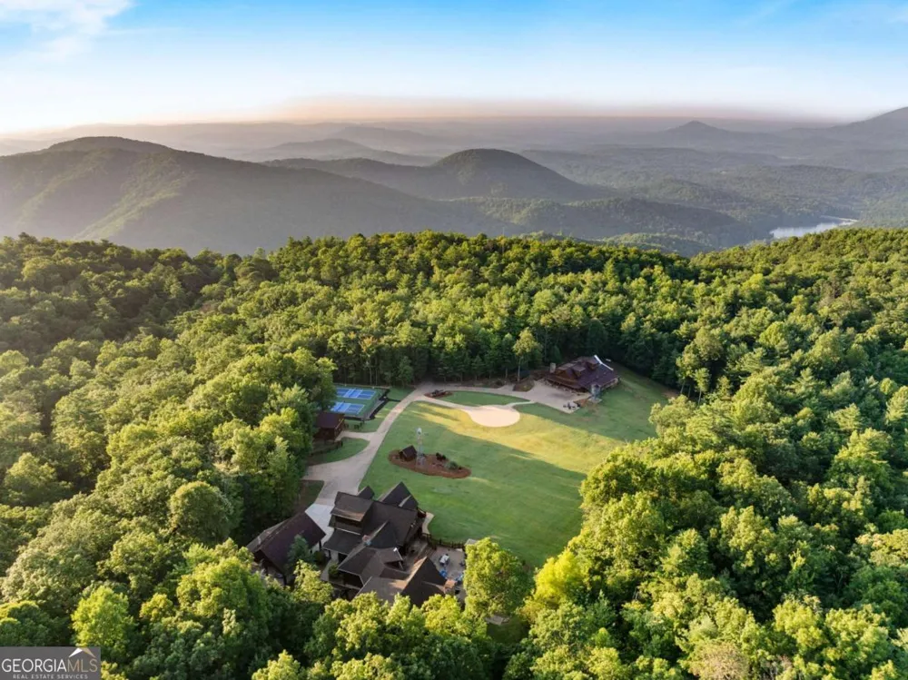 3049 Tray Mountain RD Sautee Nacoochee, GA 30157