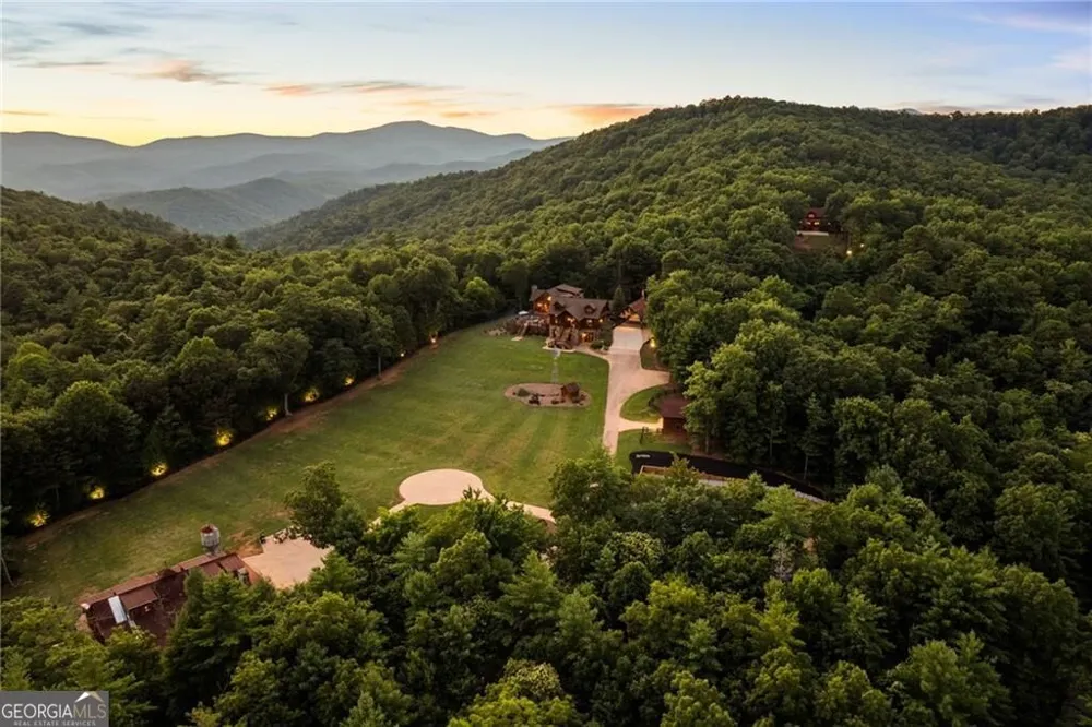 3049 Tray Mountain RD Sautee Nacoochee, GA 30157