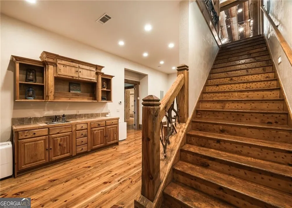 3049 Tray Mountain RD Sautee Nacoochee, GA 30157