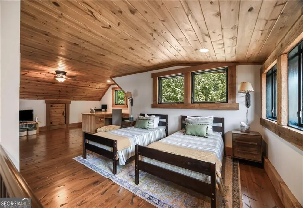 3049 Tray Mountain RD Sautee Nacoochee, GA 30157