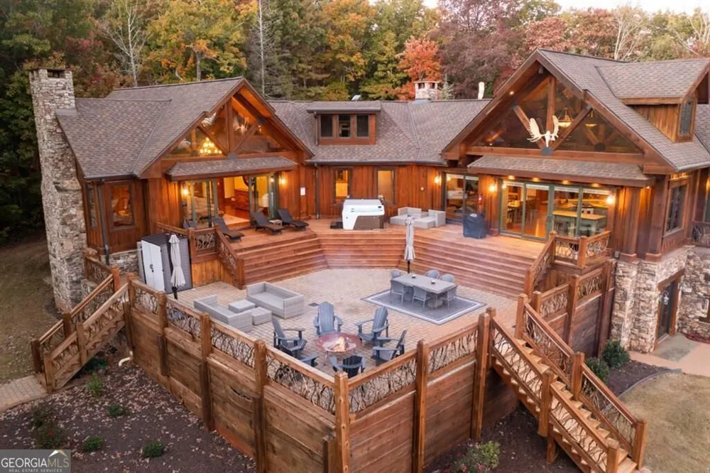 3049 Tray Mountain RD Sautee Nacoochee, GA 30157