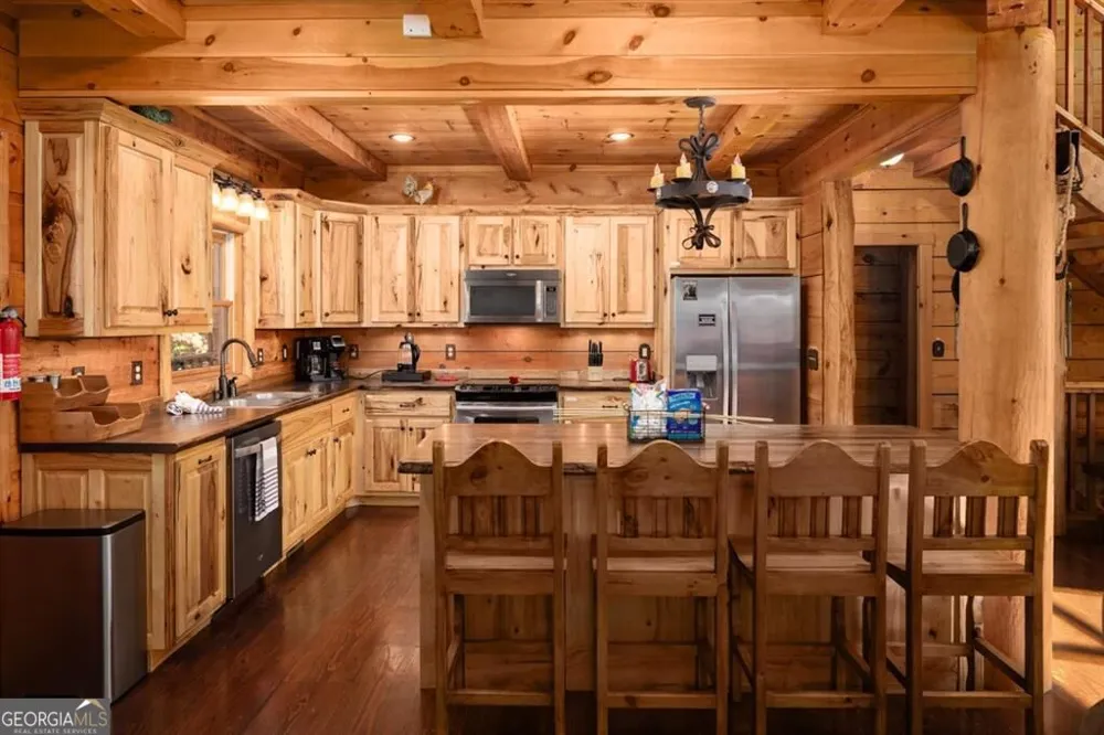 3049 Tray Mountain RD Sautee Nacoochee, GA 30157