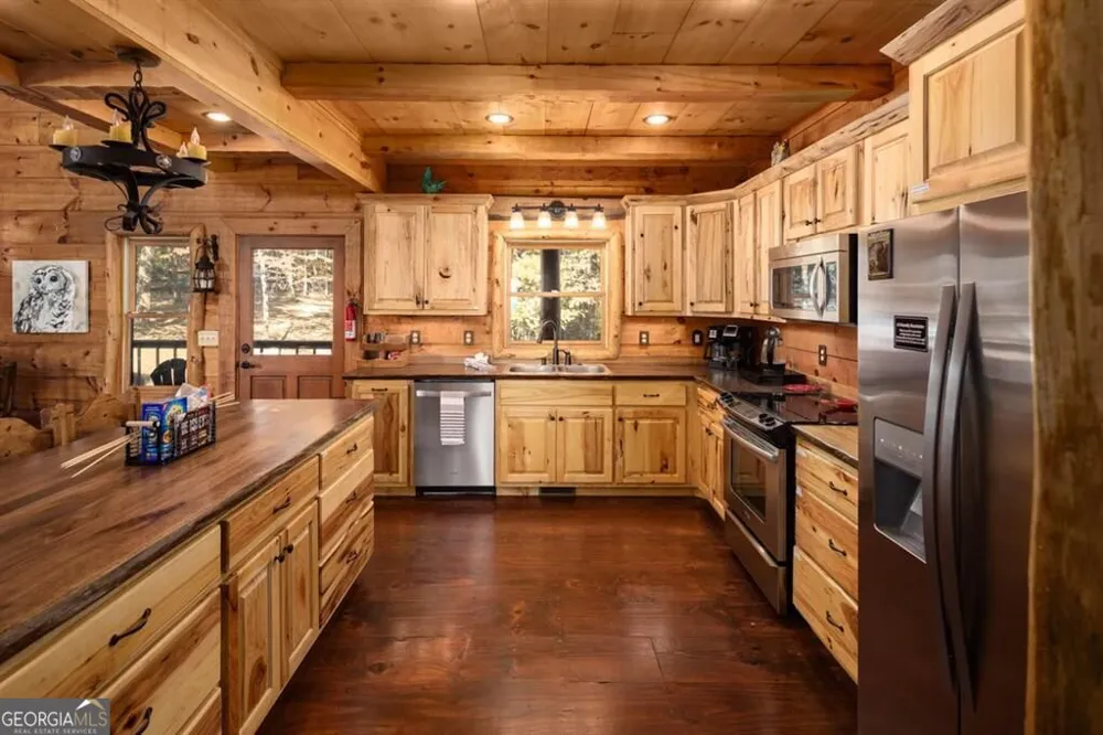 3049 Tray Mountain RD Sautee Nacoochee, GA 30157