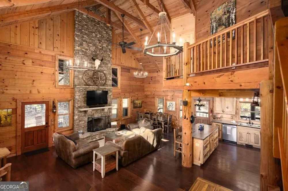 3049 Tray Mountain RD Sautee Nacoochee, GA 30157