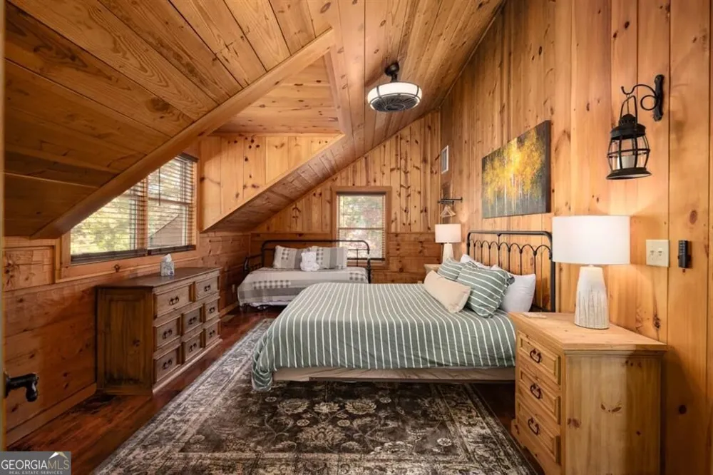 3049 Tray Mountain RD Sautee Nacoochee, GA 30157
