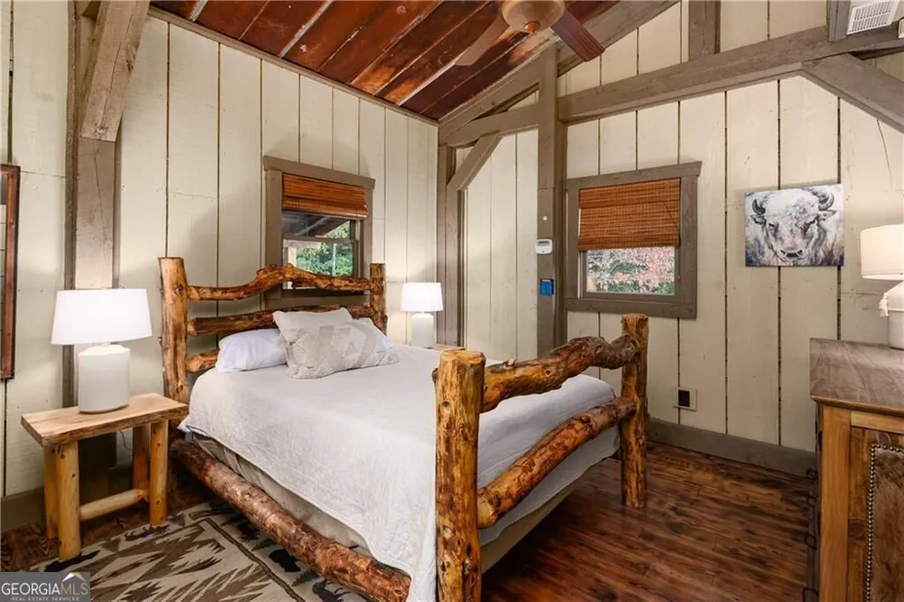 3049 Tray Mountain RD Sautee Nacoochee, GA 30157