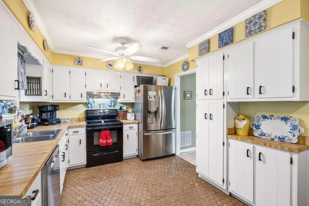 3266 SW Alcazar DR SW Lilburn, GA 30047