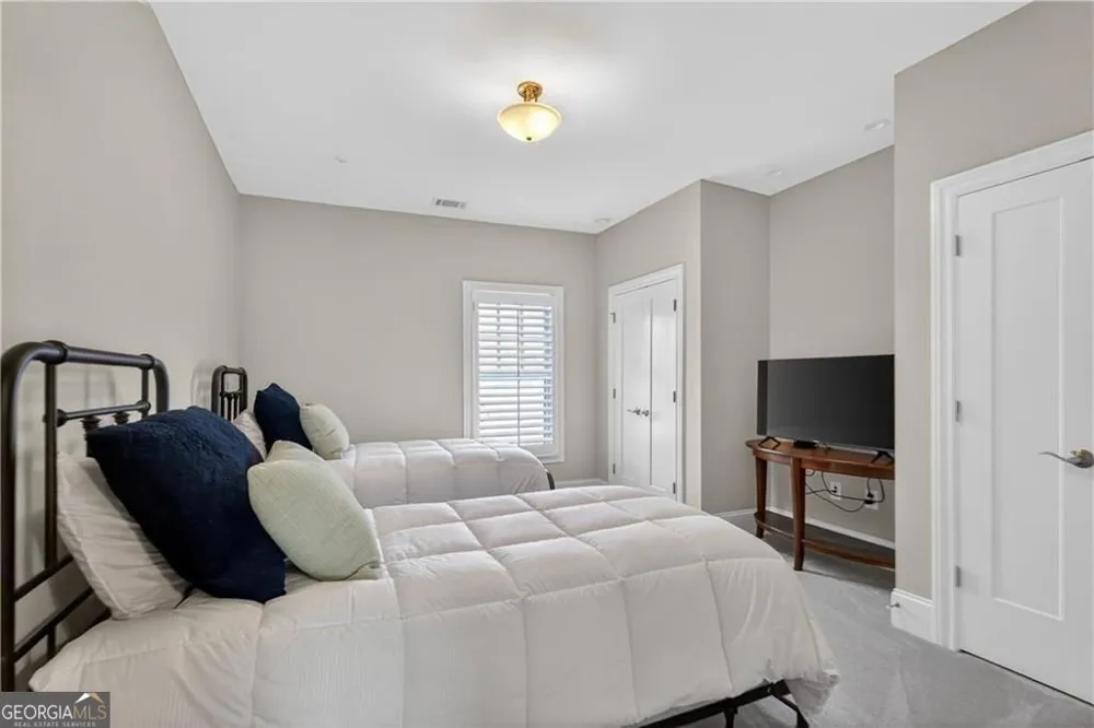 8255 Main ST Woodstock, GA 30188