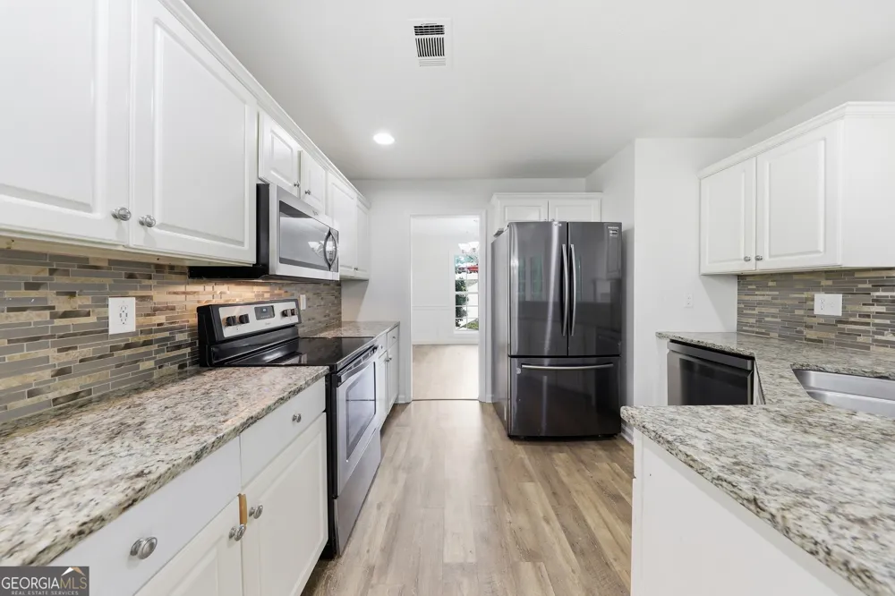 208 Foxdale CT LaGrange, GA 30240