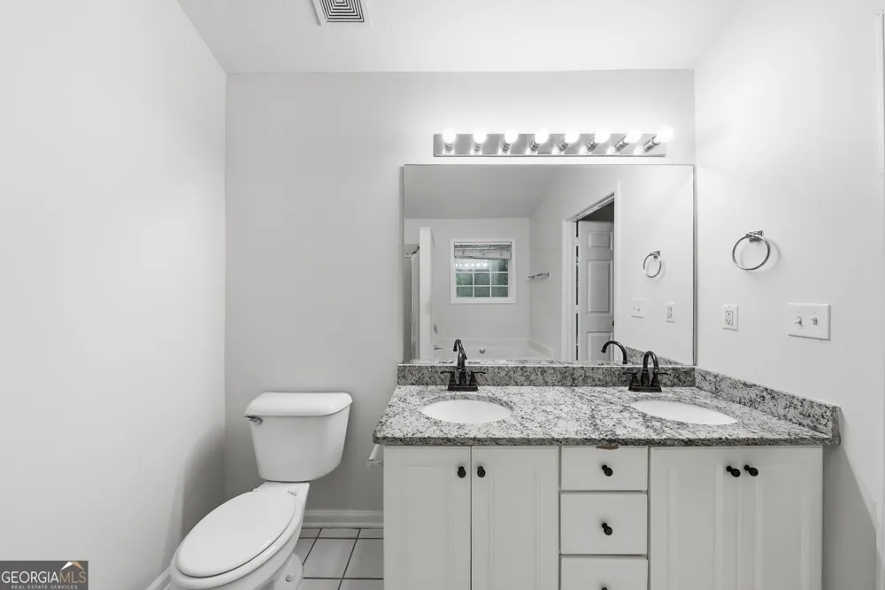 208 Foxdale CT LaGrange, GA 30240
