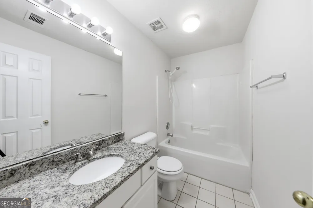 208 Foxdale CT LaGrange, GA 30240